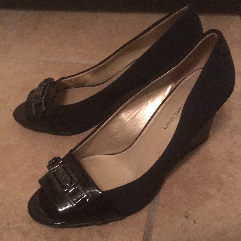 Classy Bandolino Black Wedge Heels